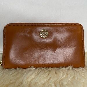 Tory Burch Dena Zip Continental Clutch Wallet